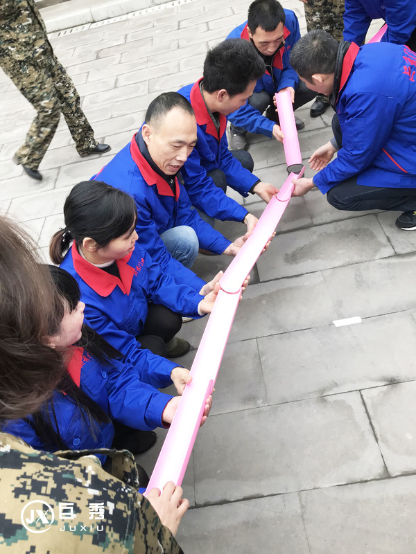 重庆巨秀木门：协作友爱
